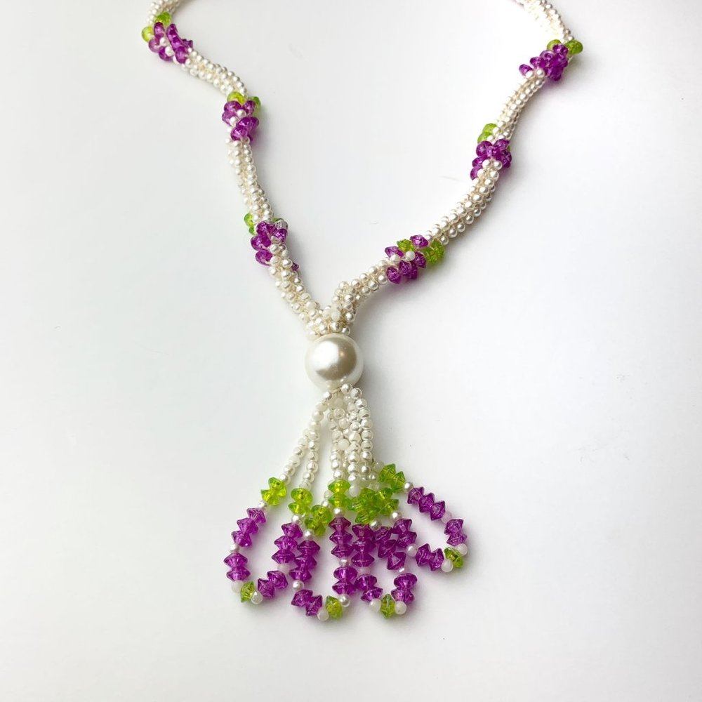 Retro faux pearl beaded necklace with grape design and tassel - Picture 1 of 3